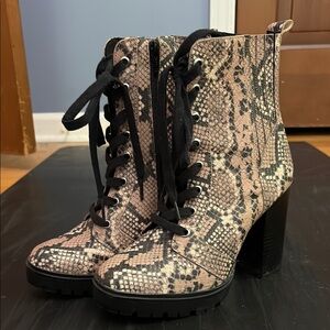 Steve Madden Tan and Black Lace Up Boots